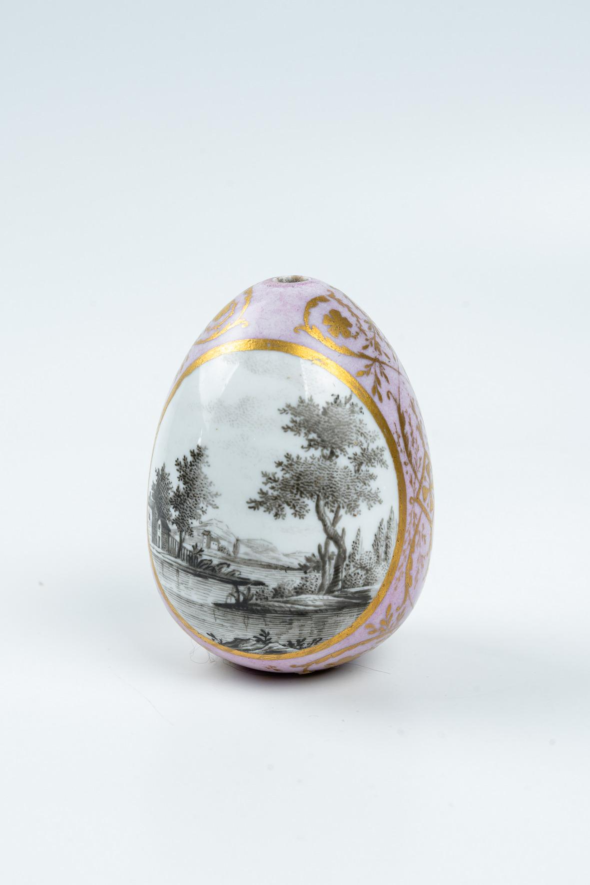 Фото В Новосибирск привезут 200 фарфоровых яиц из императорской коллекции 2
